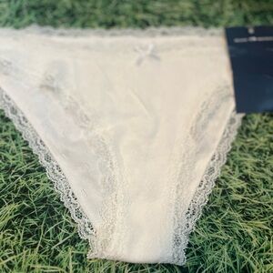 BRANDY MELVILLE WHITE LACED PANTY